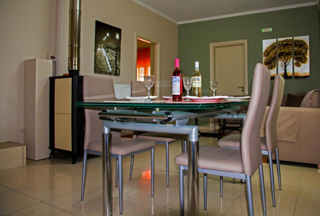 Lydia'S Apartment Stilos Esterno foto