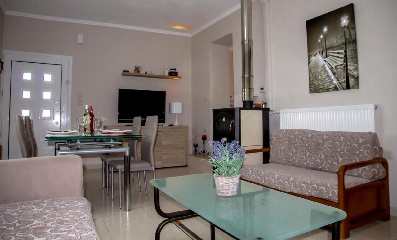 Lydia'S Apartment Stilos Esterno foto